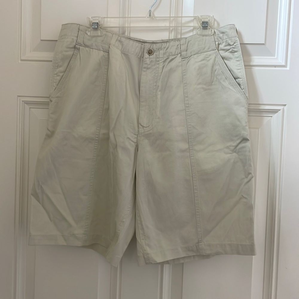 Tommy Bahama “Chip Shot” Cargo Shorts NWT